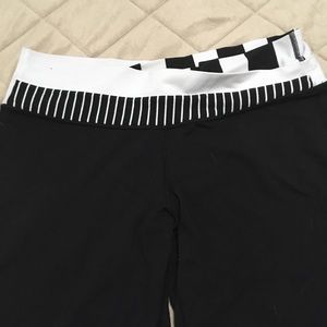 Lululemon Groove Pant with Black and White Patterned Waistband
